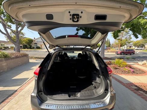 Used 2018 Nissan Rogue S w/ S Value Package FWD image 10