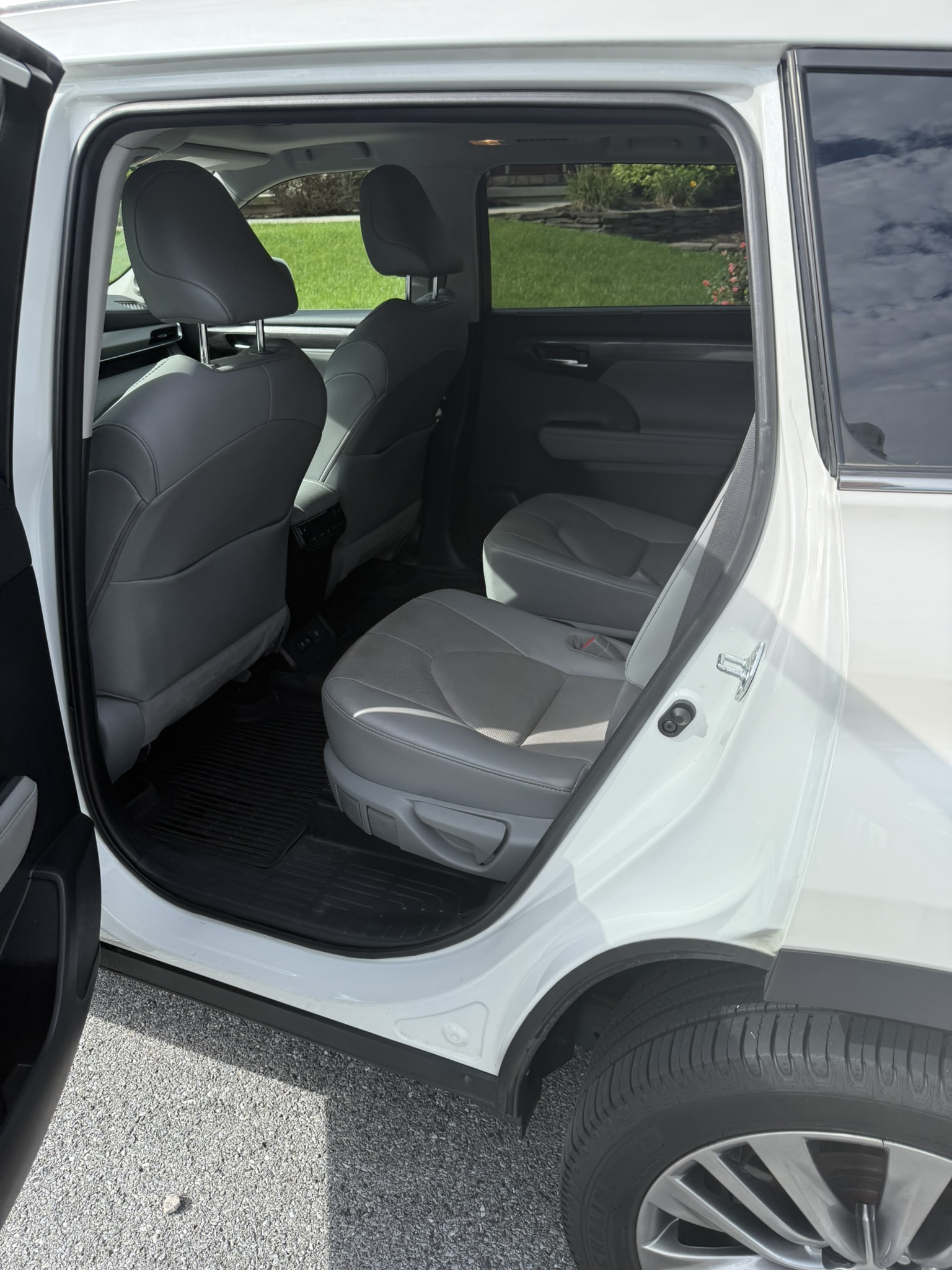Used 2021 Toyota Highlander Platinum AWD/4WD image 9