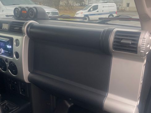 Used 2007 Toyota FJ Cruiser 4WD image 9