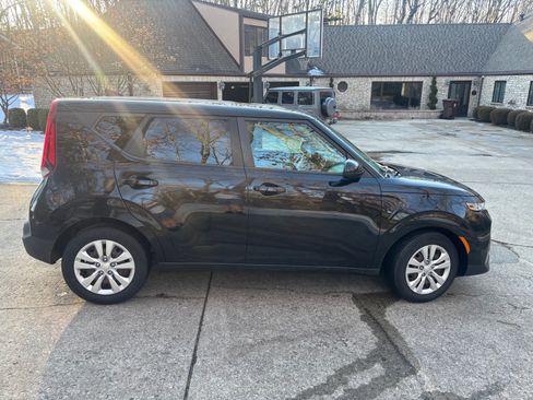 Used 2020 Kia Soul LX image 4