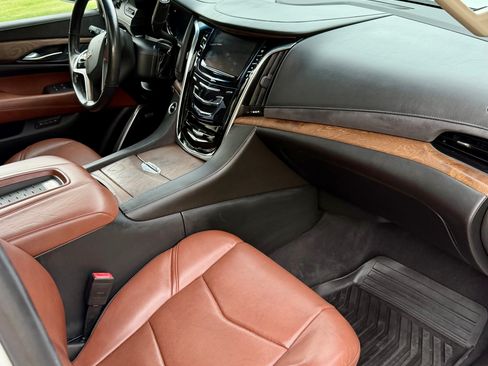 Used 2016 Cadillac Escalade Premium AWD/4WD image 10