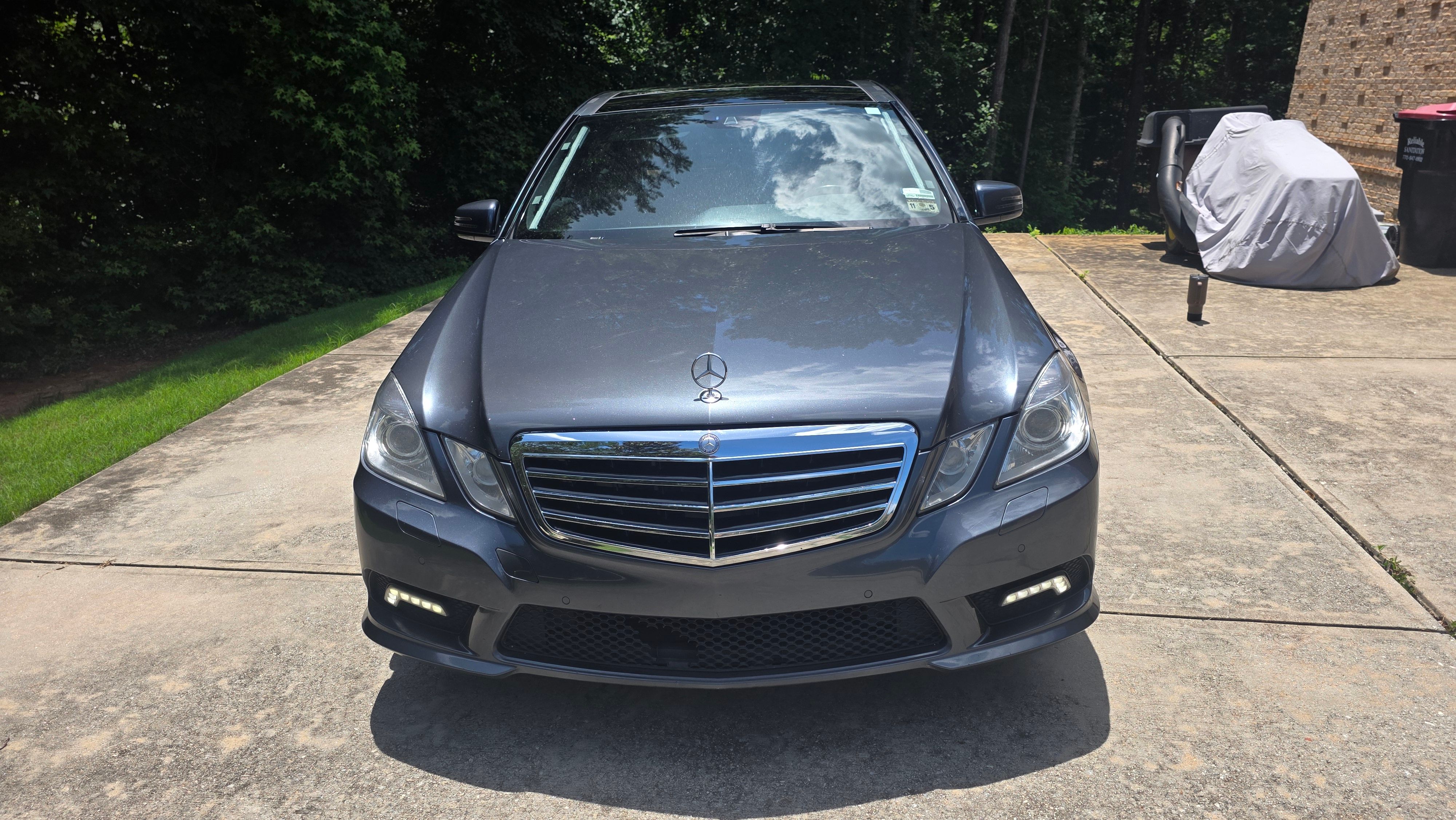 Used 2010 Mercedes-Benz E 550 Sedan image 4