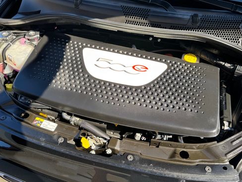 Used 2015 FIAT 500 e w/ Esport Package image 8