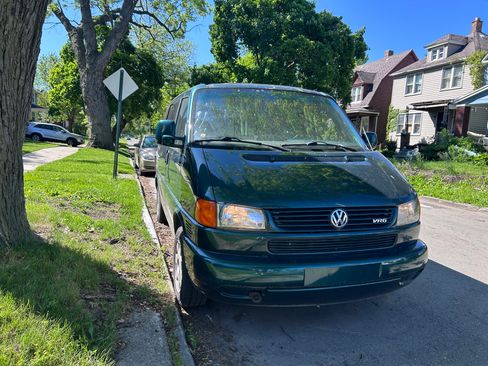 Used 2000 Volkswagen Eurovan MV FWD image 2