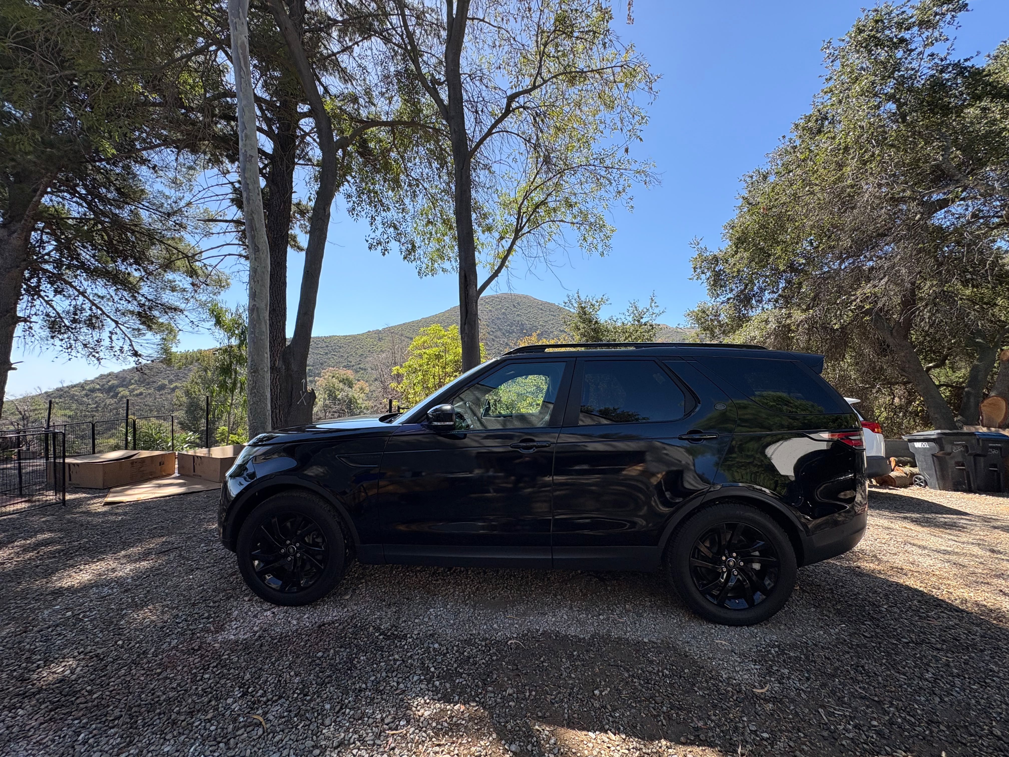 Used 2017 Land Rover Discovery HSE AWD/4WD image 9