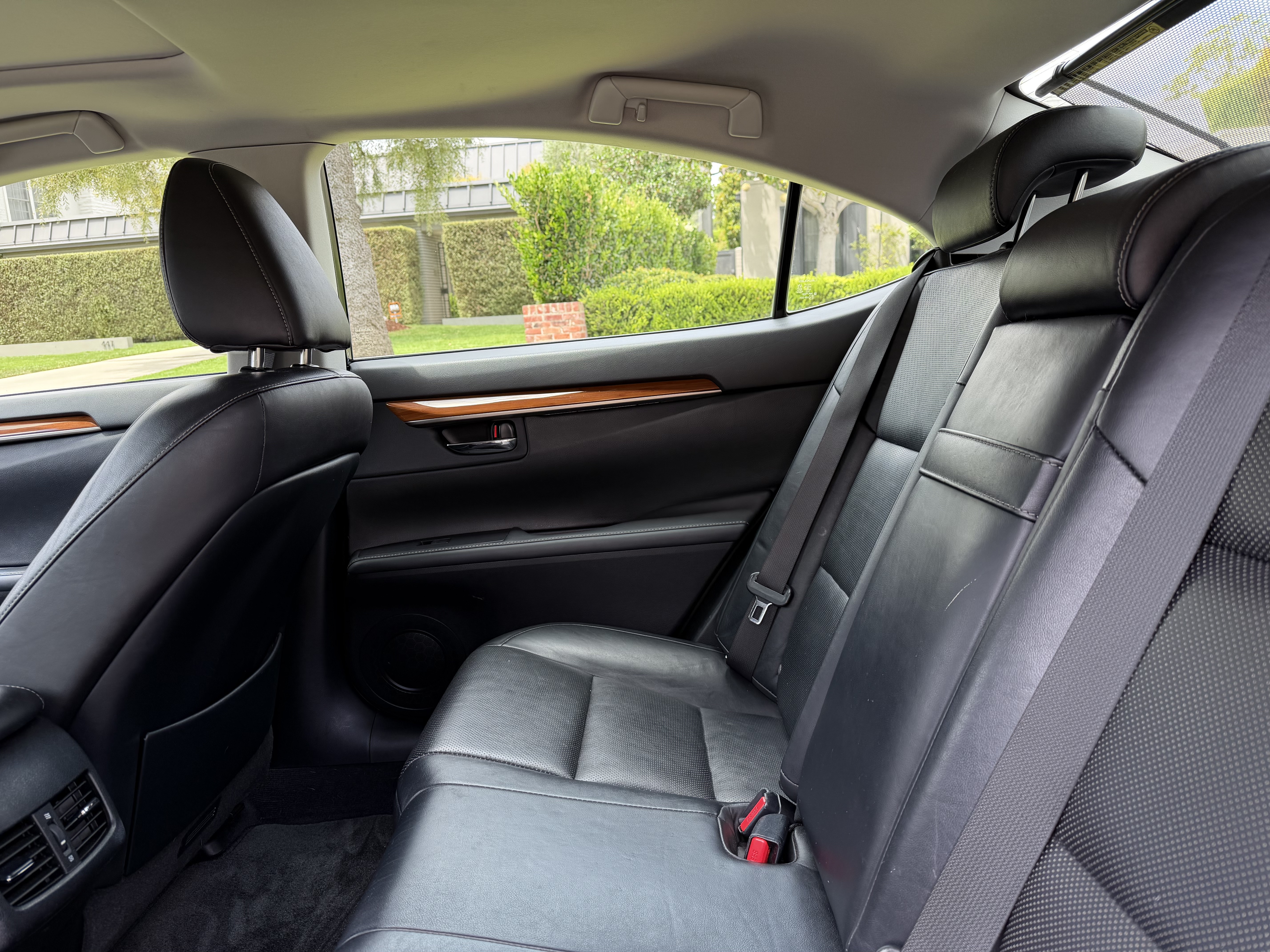 Used 2015 Lexus ES 300h w/ Navigation System Package FWD image 19