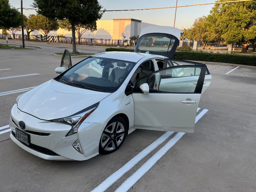 Used 2018 Toyota Prius Four Touring w/ Premium Convenience Package FWD image 1