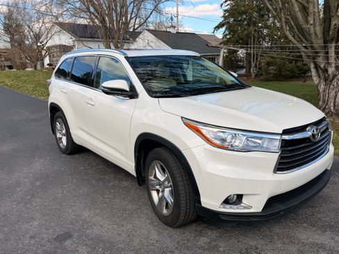 Used 2015 Toyota Highlander Limited image 26
