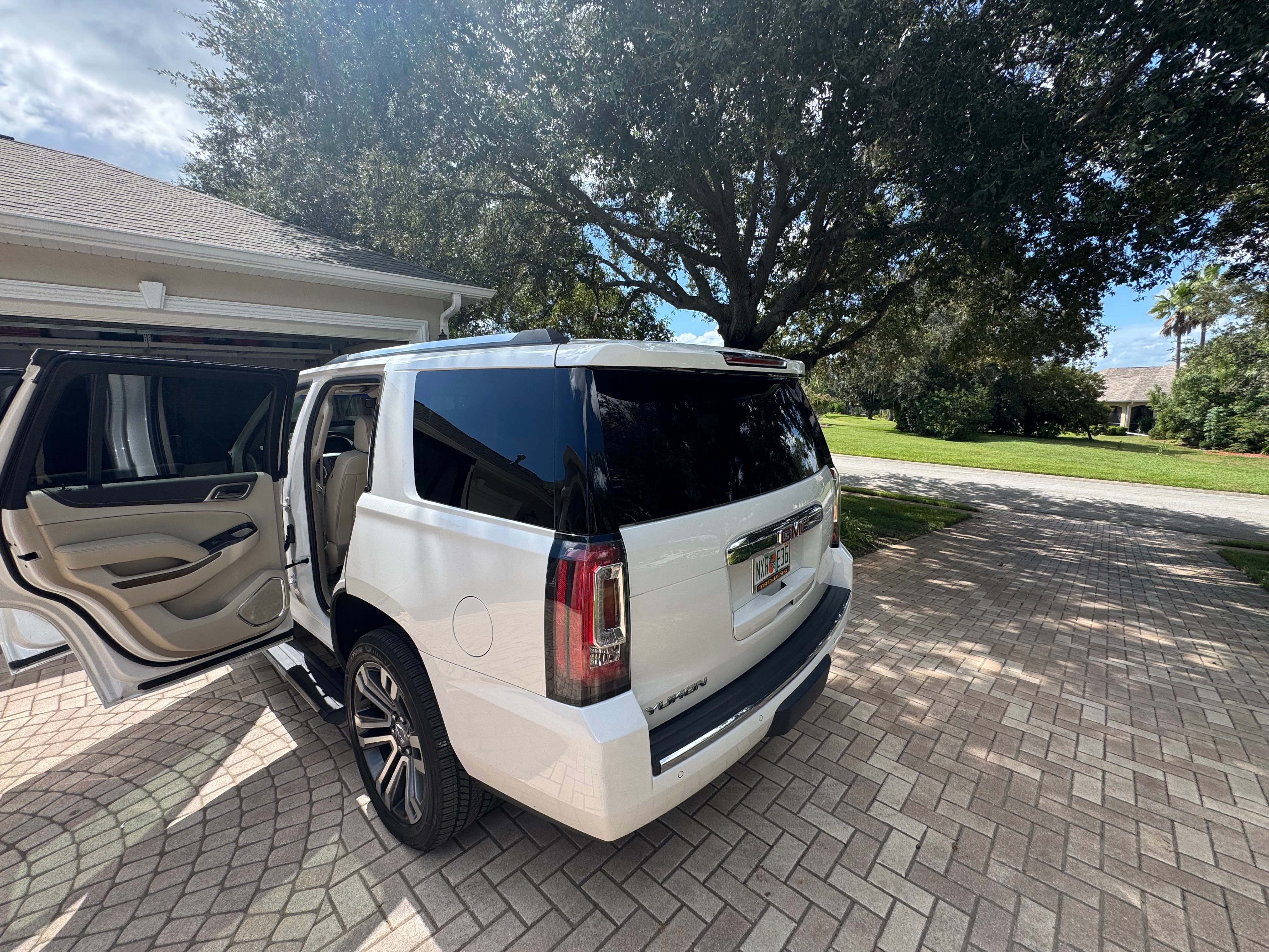Used 2020 GMC Yukon Denali w/ Denali Premium Package AWD/4WD image 5
