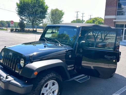 Used 2018 Jeep Wrangler Unlimited Sport S AWD/4WD image 1