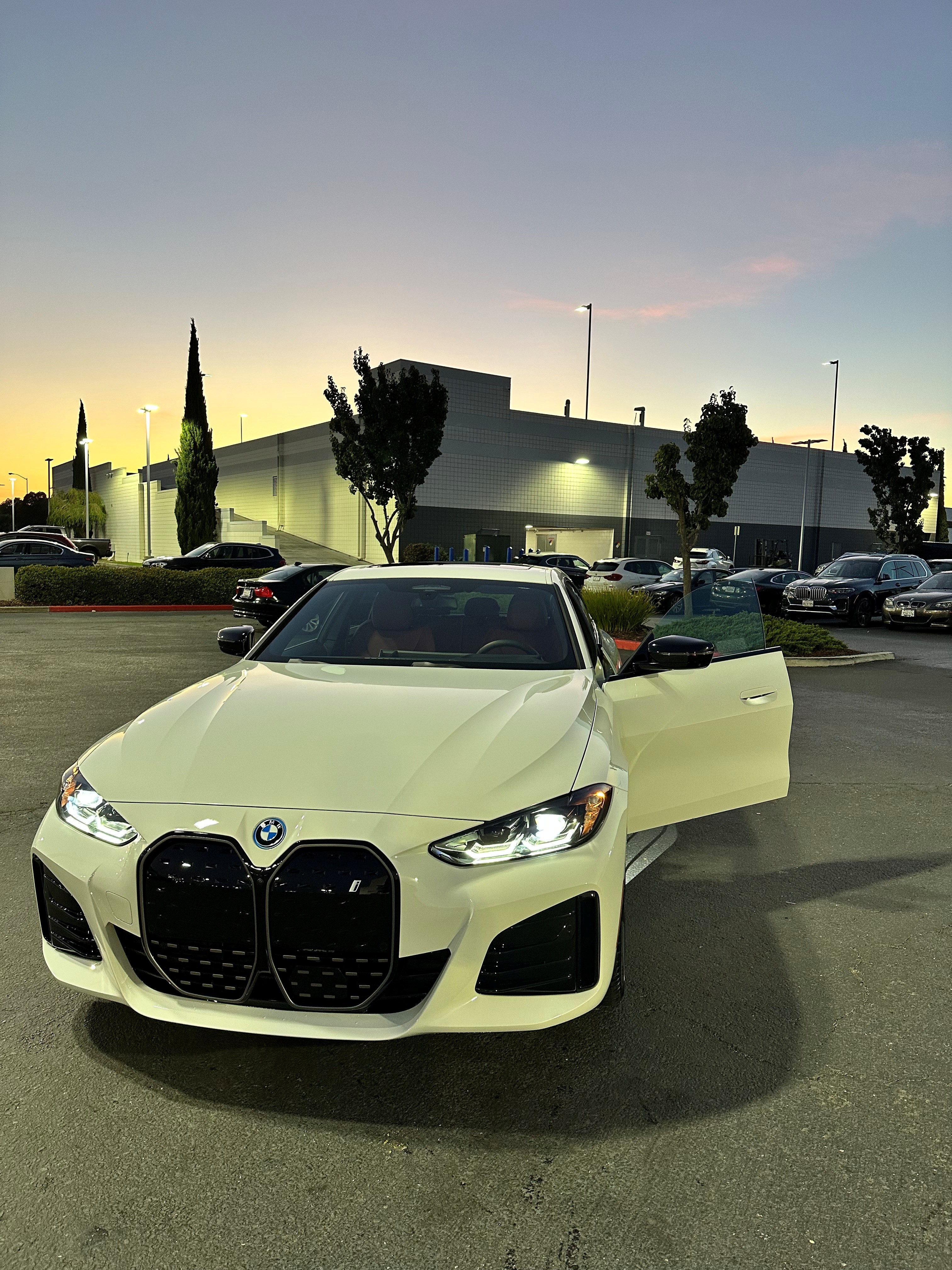 Used 2024 BMW i4 eDrive35 w/ M Sport Package RWD image 1