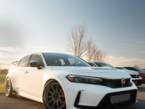 Used 2023 Honda Civic Type R image 1