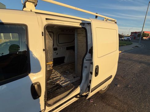 Used 2016 RAM ProMaster City Tradesman w/ Rear Back-up Camera Group image 9