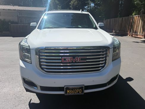Used 2018 GMC Yukon XL SLT w/ Premium Edition AWD/4WD image 1
