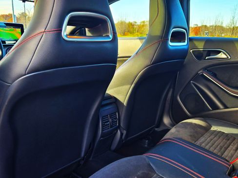 Used 2015 Mercedes-Benz CLA 250 4MATIC image 11