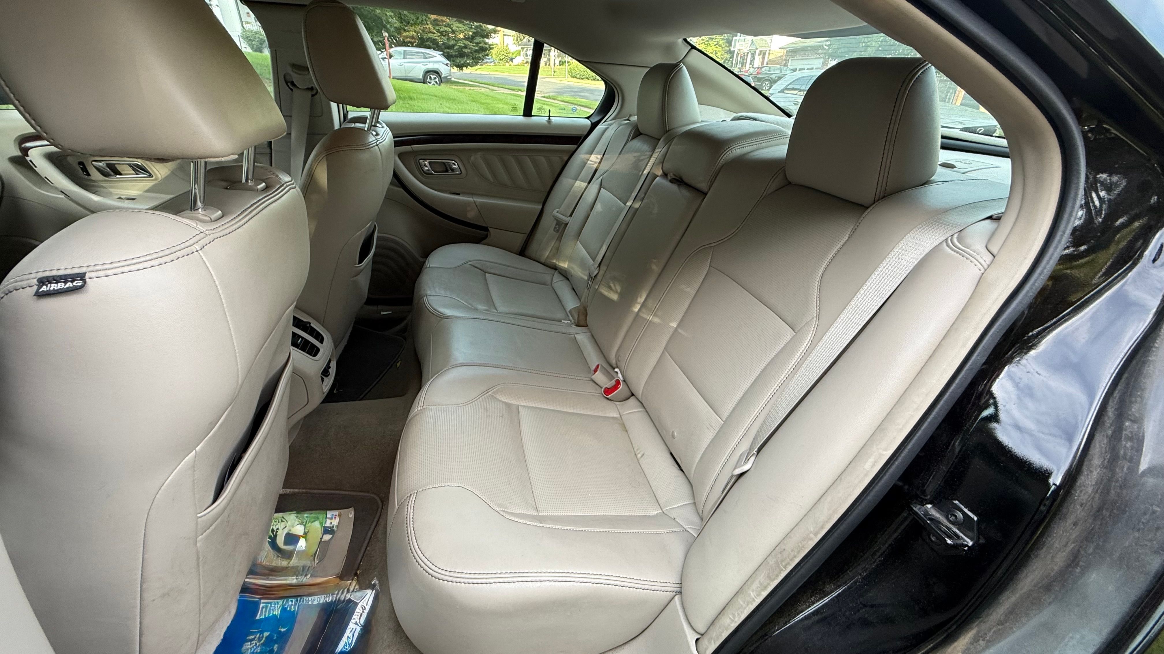 Used 2012 Ford Taurus Limited AWD/4WD image 4