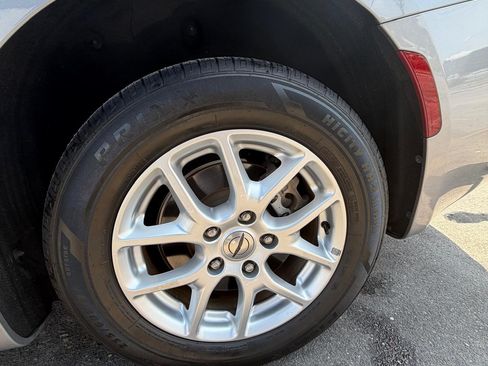 Used 2021 Chrysler Voyager Lxi image 8