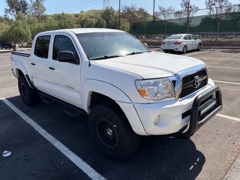 Used 2011 Toyota Tacoma 4x4 Double Cab w/ TRD Off-Road Pkg image 2
