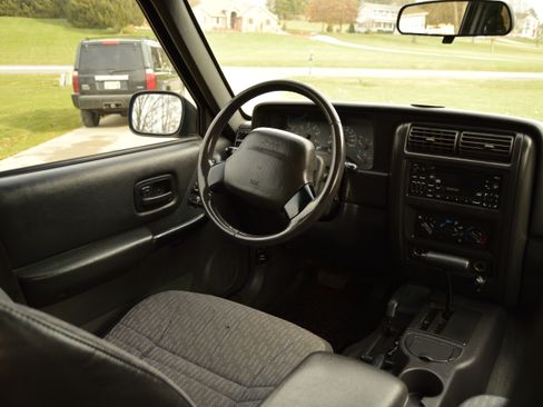 Used 2001 Jeep Cherokee Sport image 13