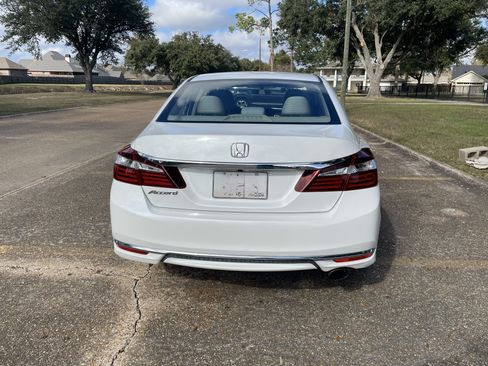 Used 2016 Honda Accord LX image 9