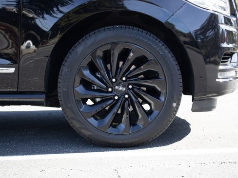 Used 2020 Lincoln Navigator Reserve image 12