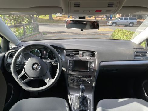 Used 2016 Volkswagen e-Golf SE w/ DC Fast Charging Package image 5