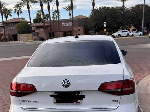 Used 2017 Volkswagen Jetta SEL image 5