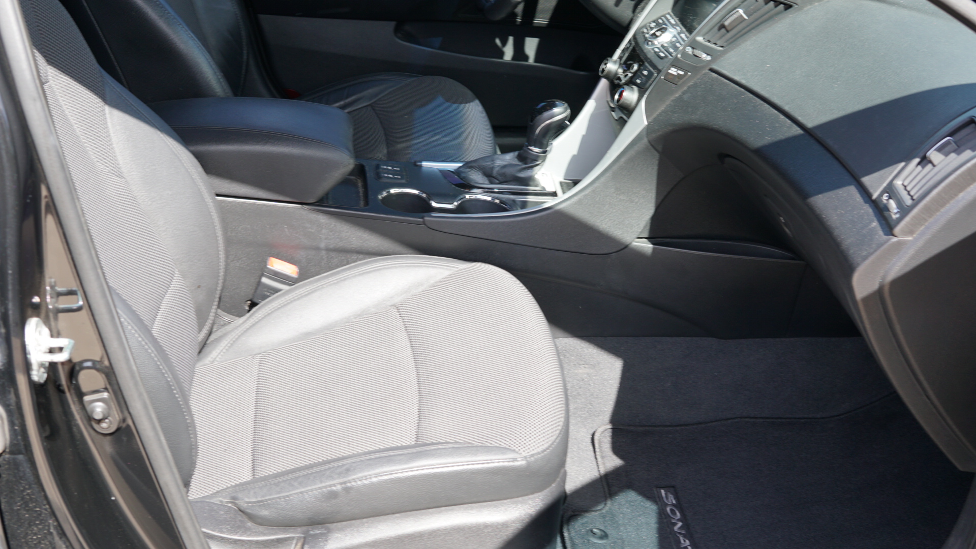 Used 2013 Hyundai Sonata SE w/ Navigation & Sunroof Pkg FWD image 10