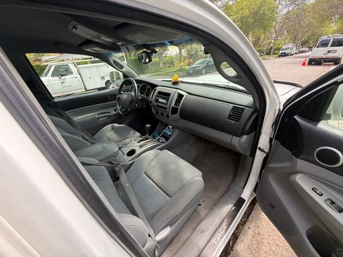 Used 2010 Toyota Tacoma PreRunner image 11