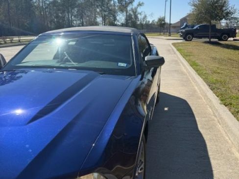 Used 2010 Ford Mustang Premium image 23