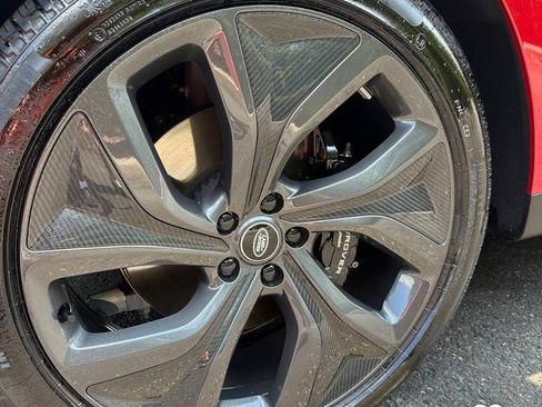 Used 2025 Land Rover Range Rover Sport SE image 2