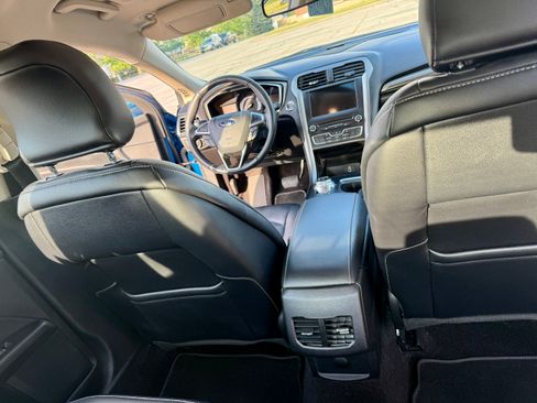 Used 2017 Ford Fusion SE w/ Fusion SE Technology Package FWD image 9