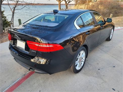 Used 2018 Jaguar XE Premium image 5