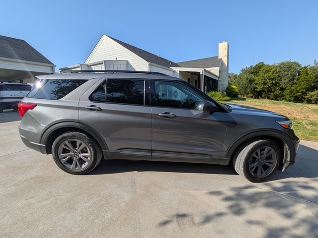 Used 2021 Ford Explorer XLT w/ Equipment Group 202A RWD image 6