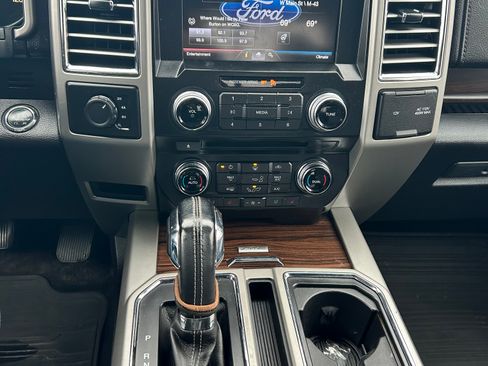 Used 2015 Ford F150 Lariat w/ Equipment Group 502A Luxury image 11