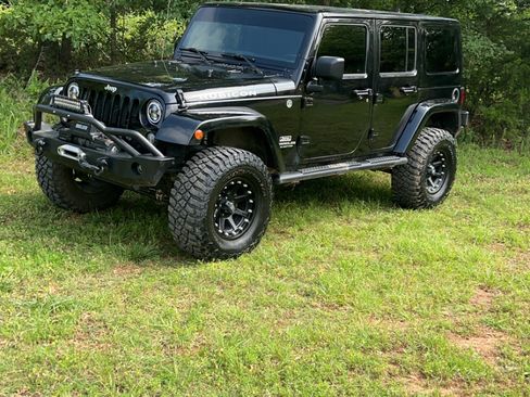 Used 2015 Jeep Wrangler Unlimited Rubicon w/ Dual Top Group image 9