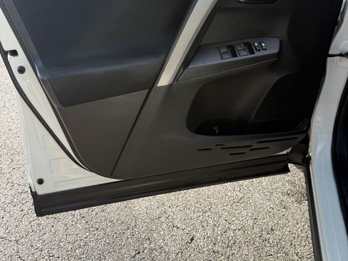 Used 2016 Toyota RAV4 LE FWD image 18