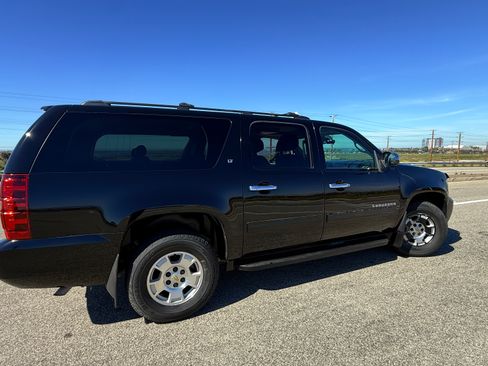 Used 2014 Chevrolet Suburban LT image 15