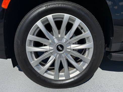 Used 2024 Cadillac Escalade ESV Luxury image 6