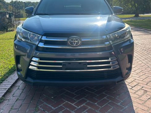 Used 2017 Toyota Highlander Limited Platinum AWD/4WD image 1