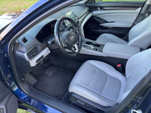 Used 2018 Honda Accord Touring image 16