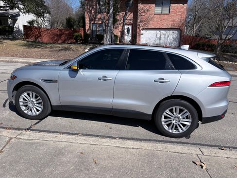 Used 2017 Jaguar F-PACE Prestige image 10