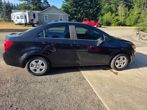 Used 2015 Chevrolet Sonic LS image 8