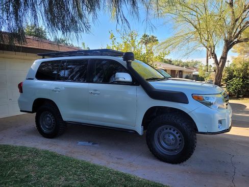 Used 2013 Toyota Land Cruiser image 32