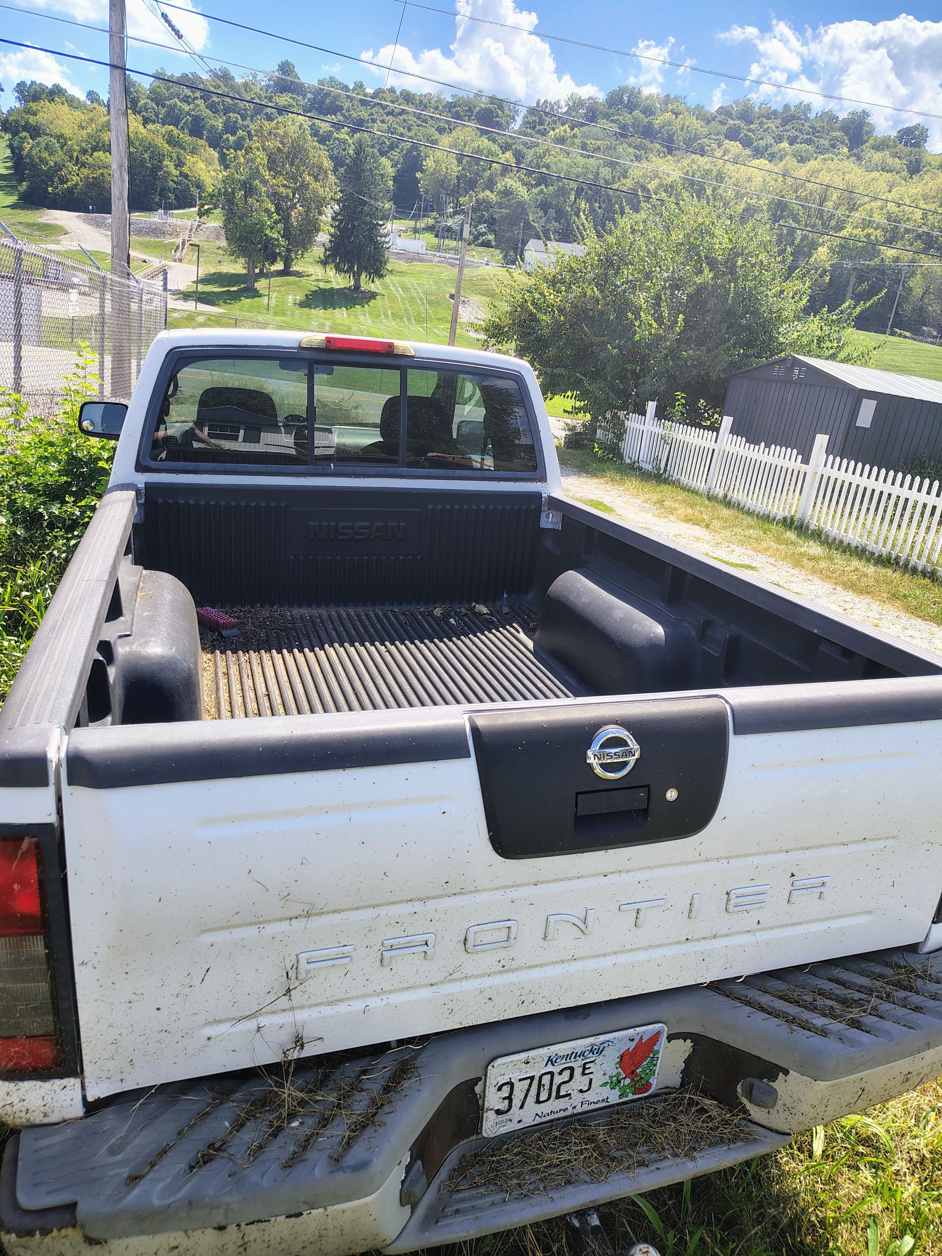 Used 2004 Nissan Frontier XE w/ (VTP) Value Truck Pkg RWD image 4