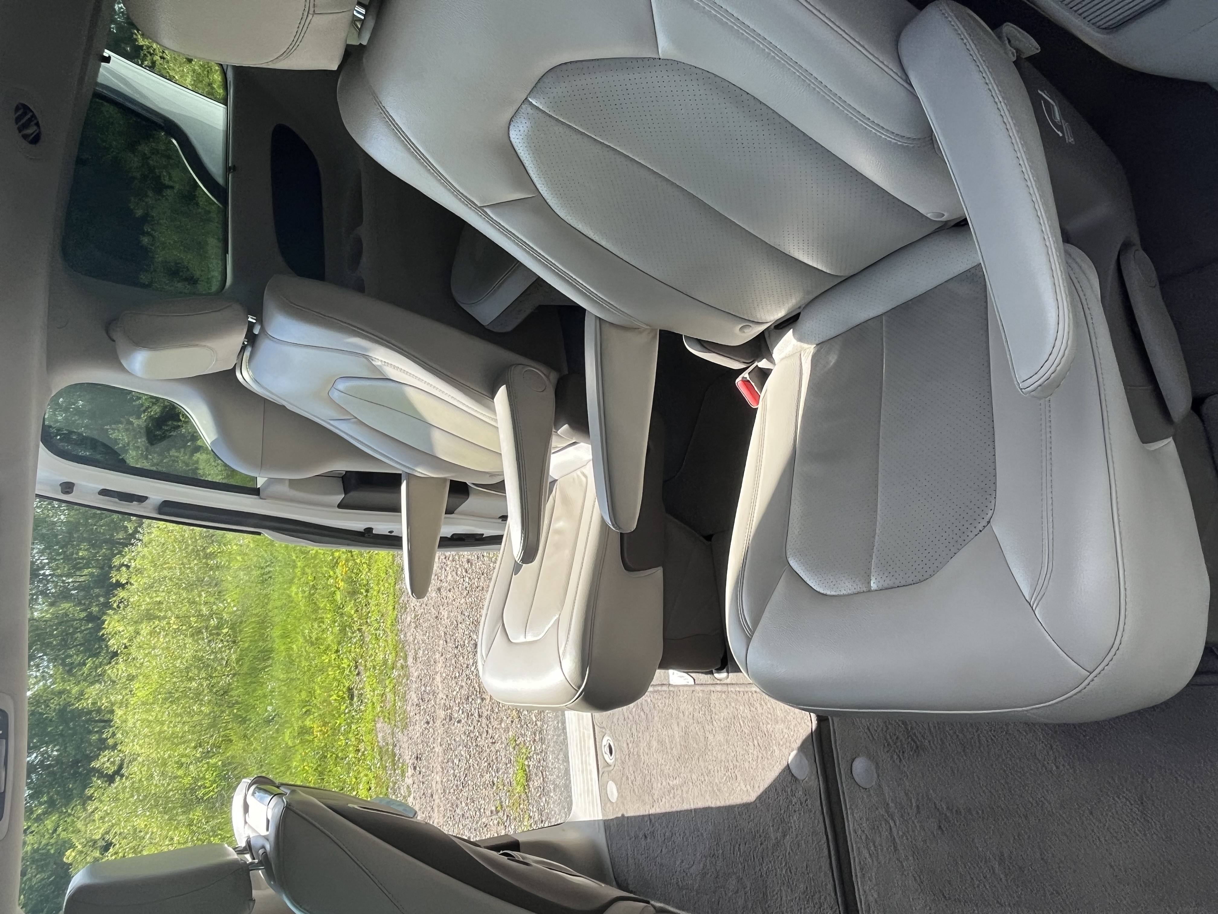 Used 2021 Chrysler Pacifica Touring-L w/ Uconnect Theater Family Group AWD/4WD image 29