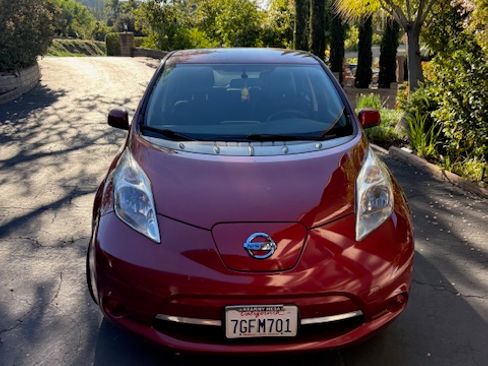 Used 2014 Nissan Leaf S image 2