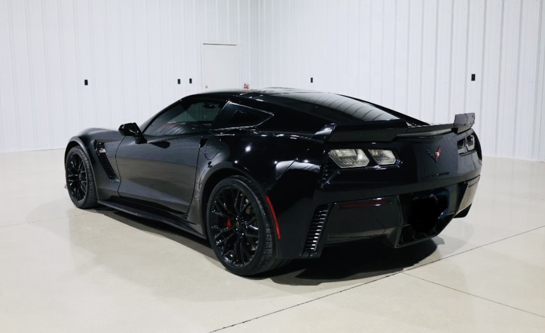 Used 2017 Chevrolet Corvette Z06 RWD image 2