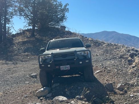 Used 2023 Toyota 4Runner TRD Off-Road Premium w/ Moonroof Package AWD/4WD image 8