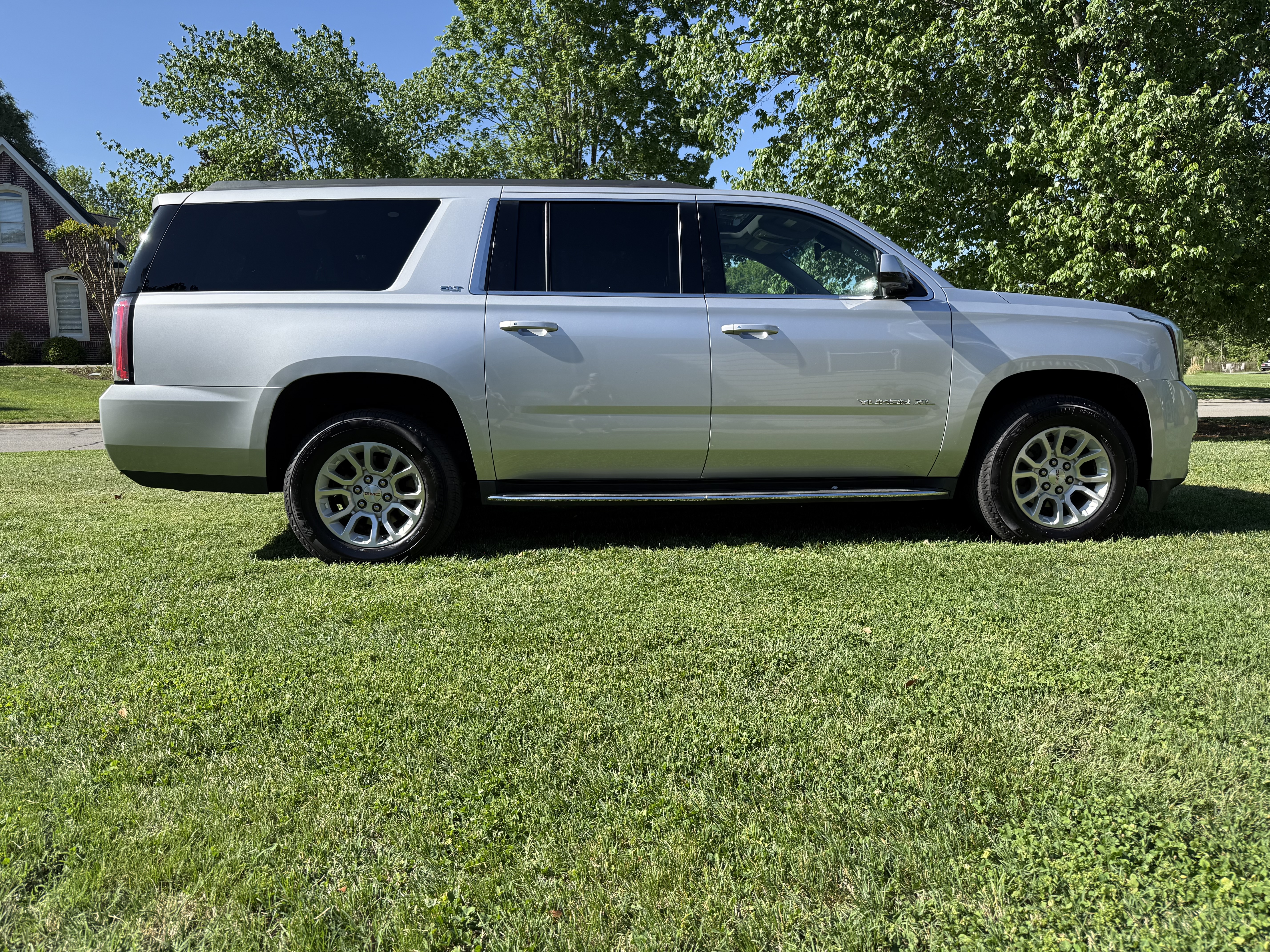 Used 2019 GMC Yukon XL SLT w/ Open Road Package AWD/4WD image 2